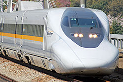Shinkansen Serie 700 als Hikari Rail Star. – 08.04.2009 © Wikipedia-Autor Mitsuki-2368