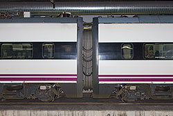 Alvia Serie 120 im Bahnhof "Barcelona Sants"  © 04.09.2013 Andre Werske