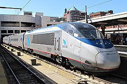 Acela Express 2031 im Bahnhof Boston South Station
